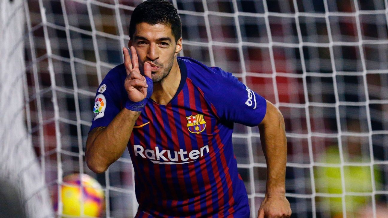Luis Suarez goal completes late comeback, puts Barcelona four points clear