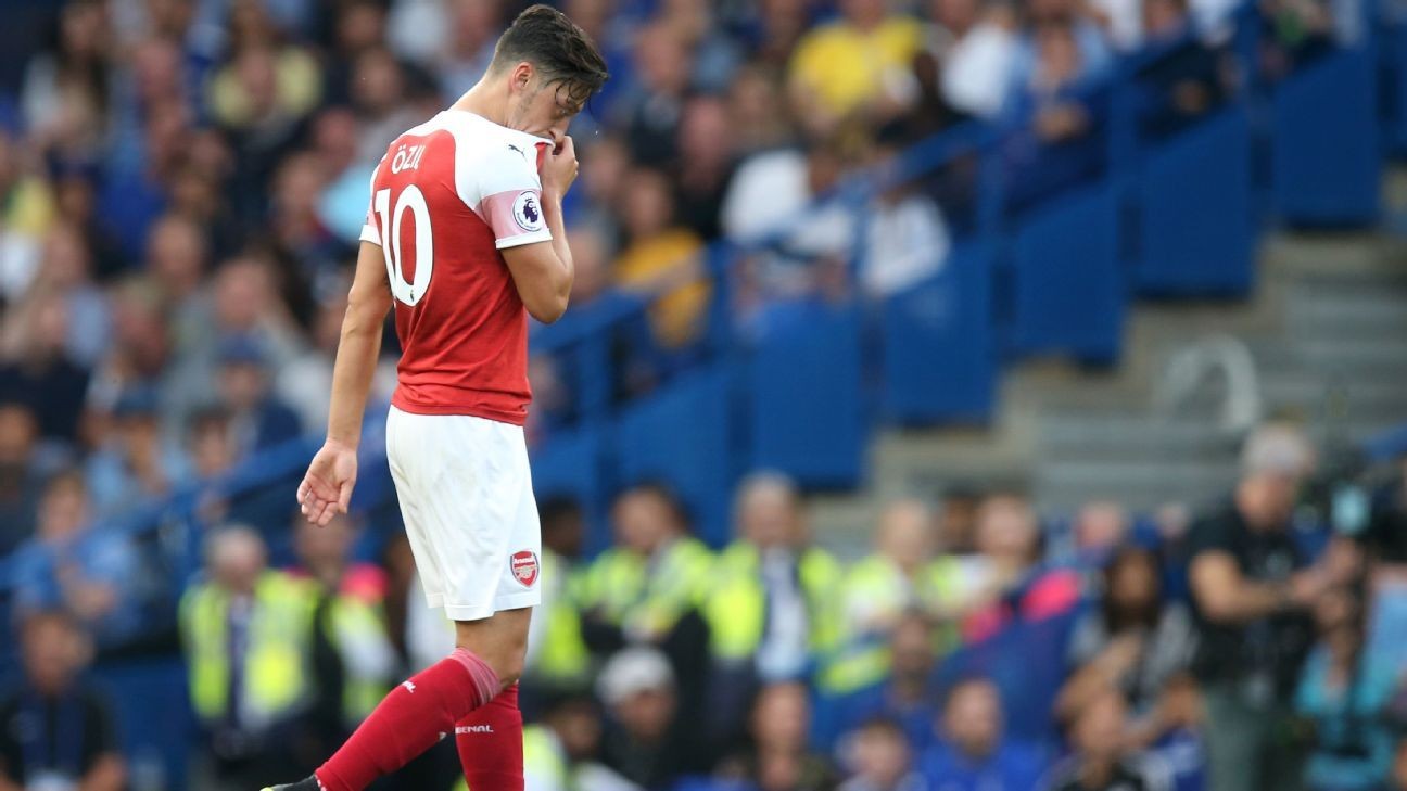 Arsenal boss Emery denies Mislintat rift, backs Ozil to stay amid future doubts