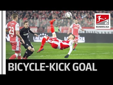 World Class Bicycle-Kick Goal After 25 Seconds