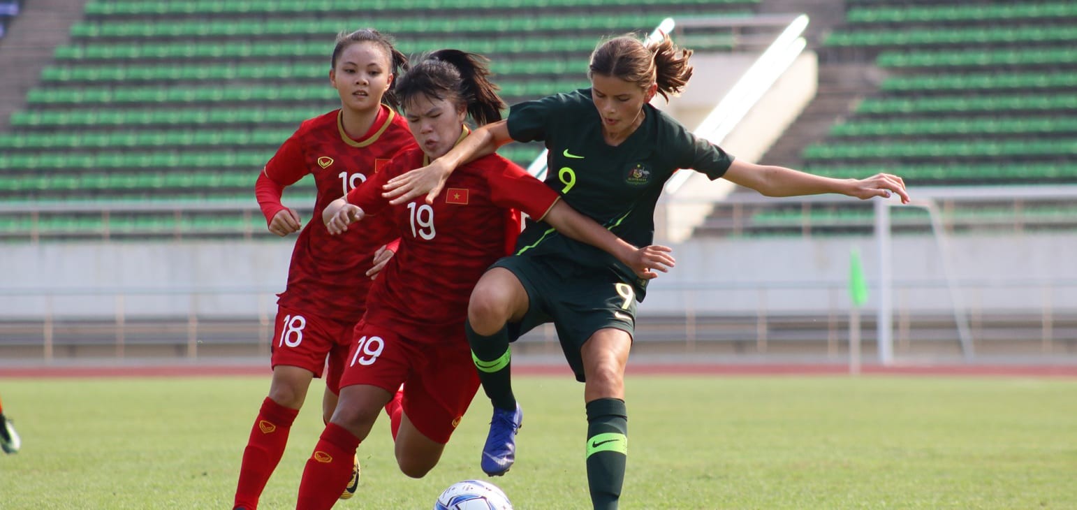 Australia close in on Finals