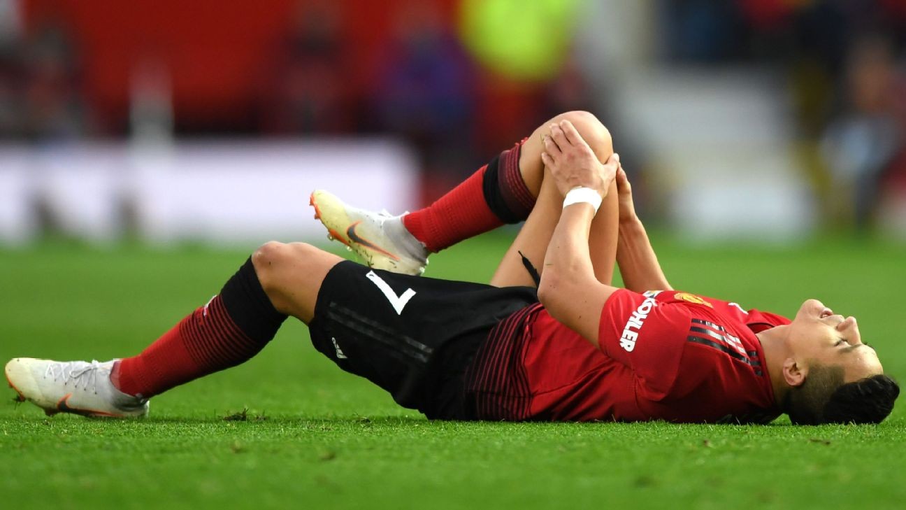Man United's Alexis Sanchez faces four to six weeks out with knee injury