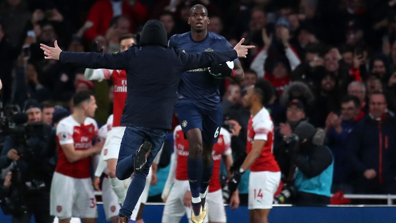 Man arrested after Arsenal vs. Manchester United pitch invasion