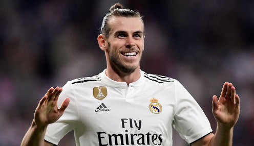 Giggs gives Bale backing