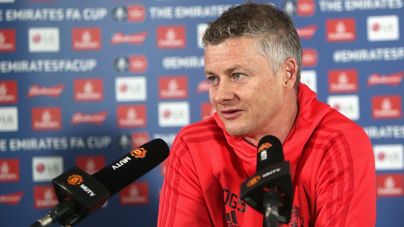 Man Utd boss Solskjaer invites Scholes to training after Oldham resignation