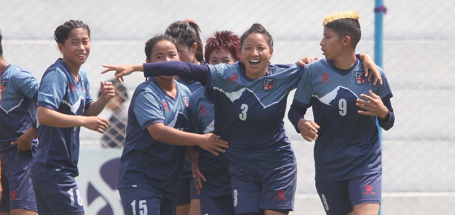 Nepal cruise into final