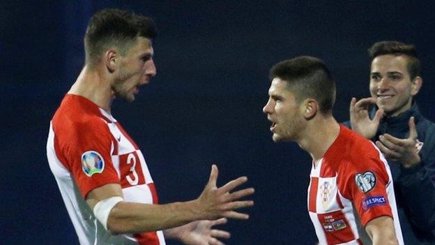 Croatia 2-1 Azerbaijan: Kramaric comes to home side's rescue with late winner
