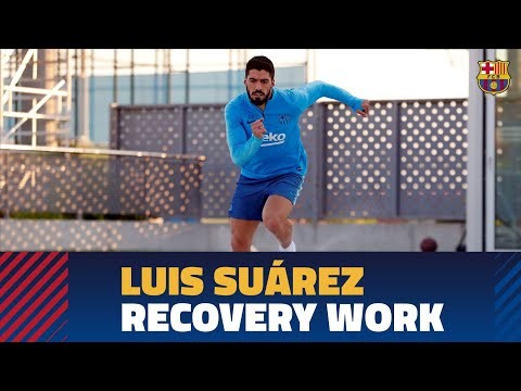 Back to training with Luis Suárez doing recovery work