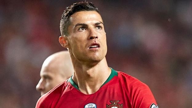 Portugal v Serbia: Cristiano Ronaldo suffers hamstring injury