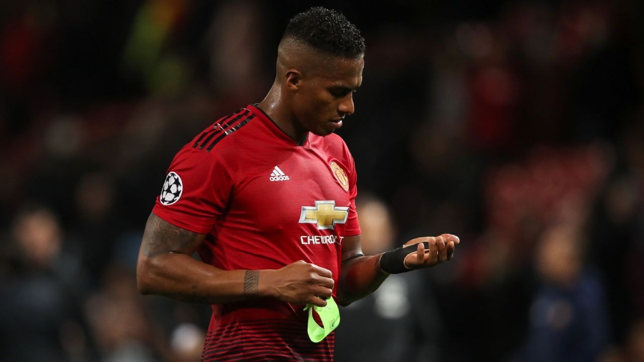 Man United release Herrera, Valencia, 12 others