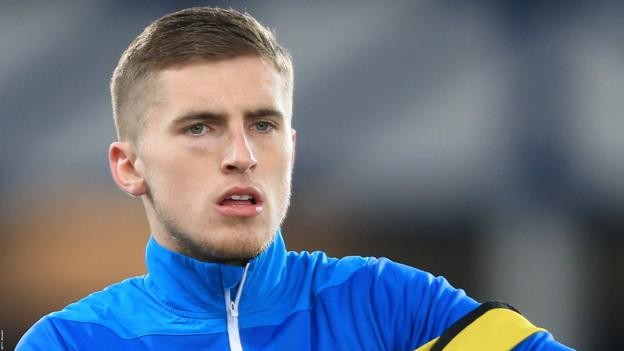 Everton: Jonjoe Kenny to complete Schalke switch on season-long loan