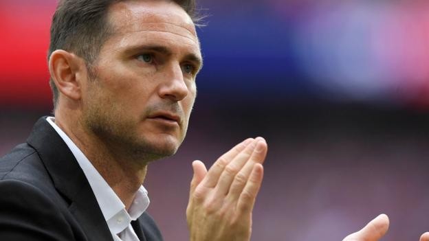 Frank Lampard: Rumoured Chelsea target in Derby County talks over new deal