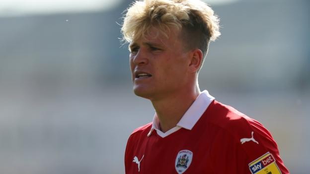 Cameron McGeehan: Barnsley midfielder signs new deal until 2021