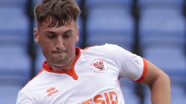 Paudie O'Connor: Bradford City sign Leeds United defender