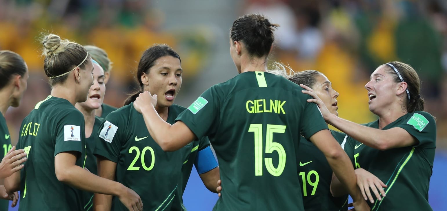 Kerr stars as Australia advance