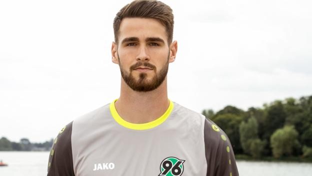 Samuel Radlinger: Barnsley complete signing of Hannover 96 goalkeeper