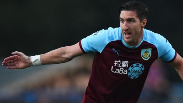 Stephen Ward: Republic of Ireland defender joins Stoke City on one-year deal