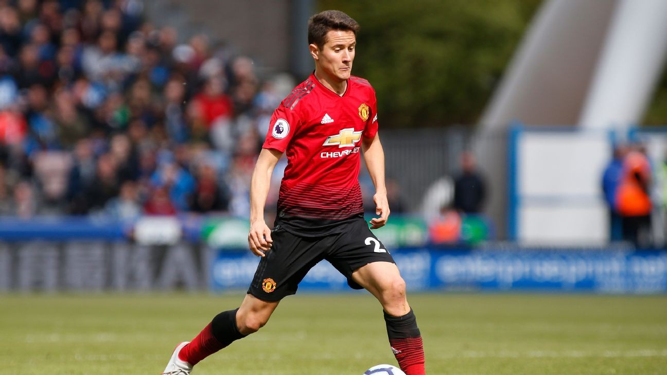 PSG sign Herrera from Man Utd on free transfer