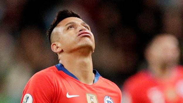 Alexis Sanchez: Man Utd striker injured for Chile in Copa America game