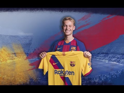 Frenkie de Jong reacts to the new FC Barcelona second kit