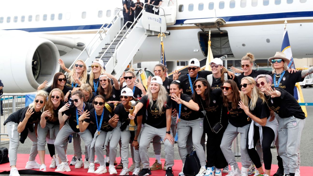 Toe Poke Daily: USWNT keep the party going ahead of whirlwind schedule