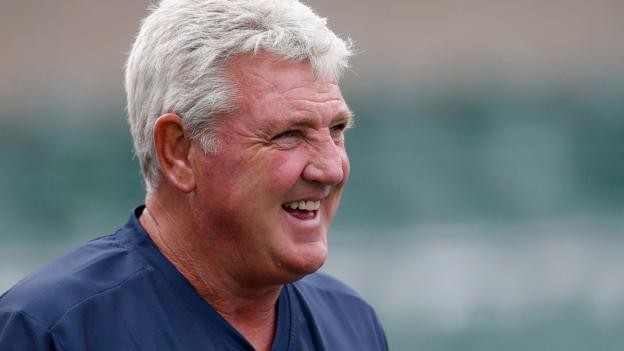 Steve Bruce: Newcastle United hold talks with Sheffield Wednesday manager