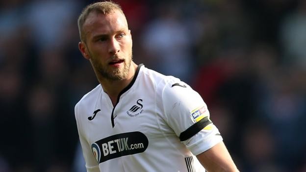 Mike van der Hoorn: Swansea want defender on long-term deal