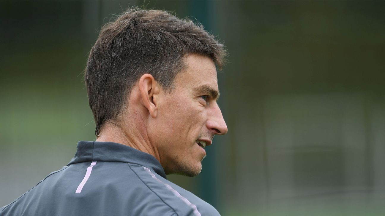 Sources: Koscielny to meet with Arsenal after strike