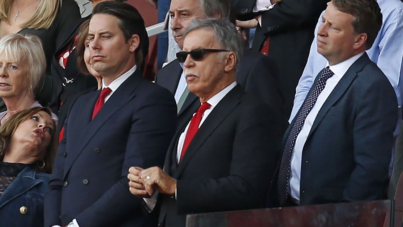 Arsenal fans unite to demand Kroenke changes