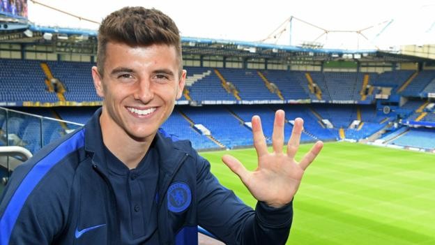 Mason Mount: Chelsea midfielder signs five-year contract