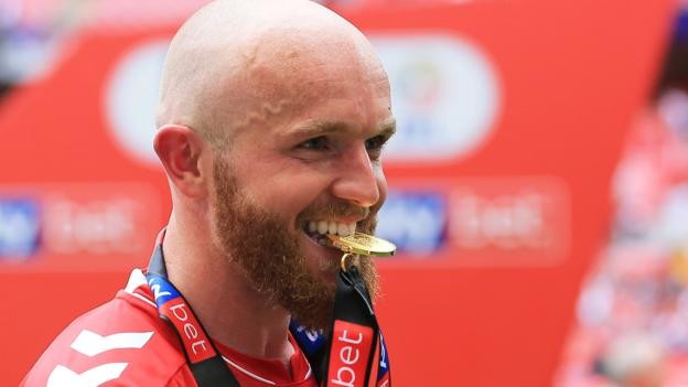 Jonny Williams: Wales international re-signs with Charlton Athletic