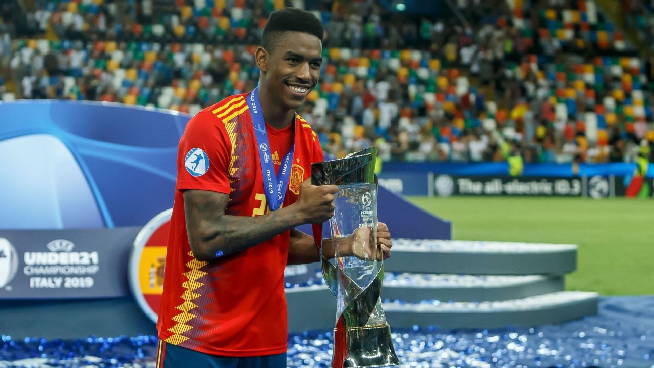 Barcelona sign Junior as left-back cover for Alba