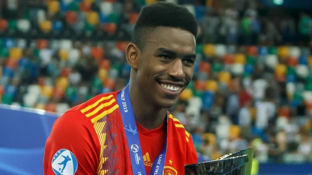 Barcelona sign Junior Firpo from Real Betis