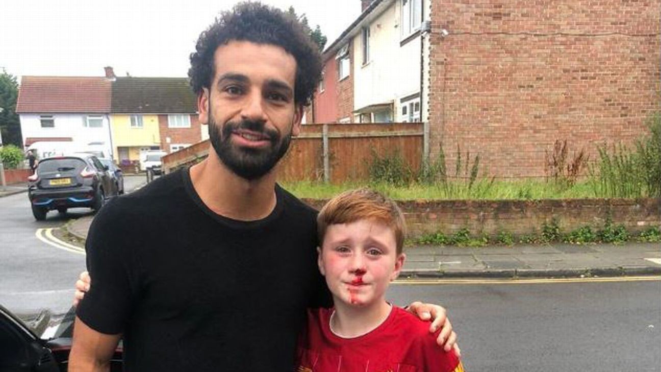 Toe Poke Daily: Salah comforts kid who hurt nose chasing him
