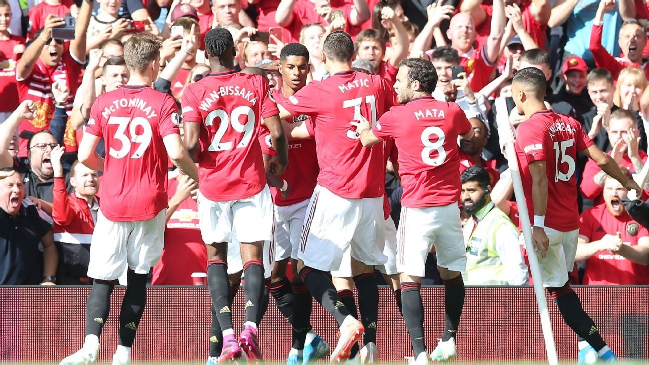 Rashford penalty sees United past Leicester