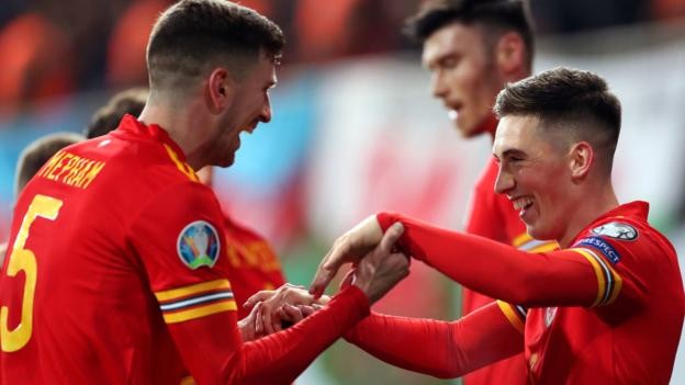 Azerbaijan 0-2 Wales: Moore & Wilson goals keep automatic Euro 2020 qualification alive