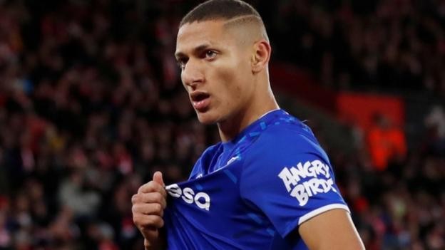 Richarlison signs new Everton deal until summer 2024