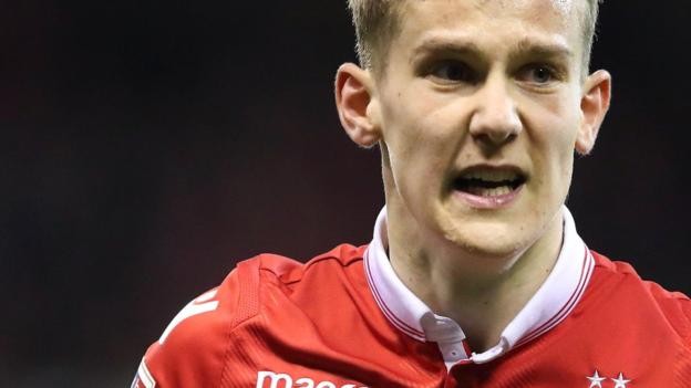 Ryan Yates: Nottingham Forest midfielder signs new deal with Championship club