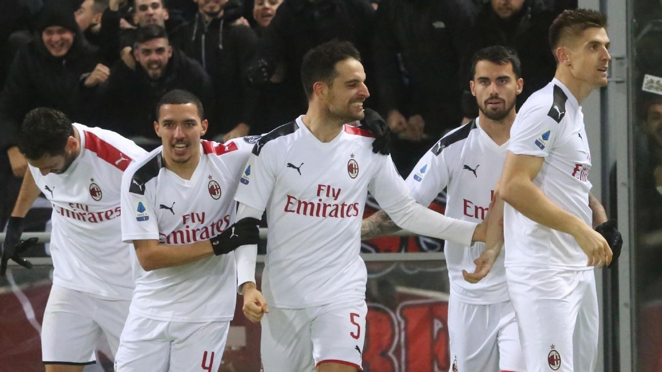 Milan cling on at Bologna after Hernandez scores at both ends