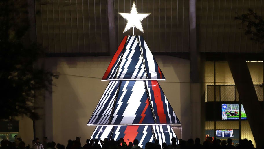 9 Amazing Gift Suggestions for Football Fans This Christmas