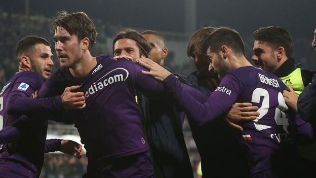 Fiorentina 1-1 Inter Milan: Antonio Conte's side go top despite late goal