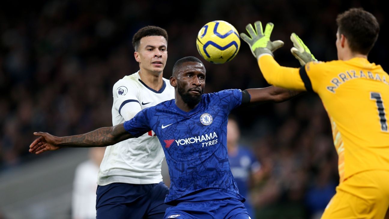 Chelsea outplay Tottenham with Willian double