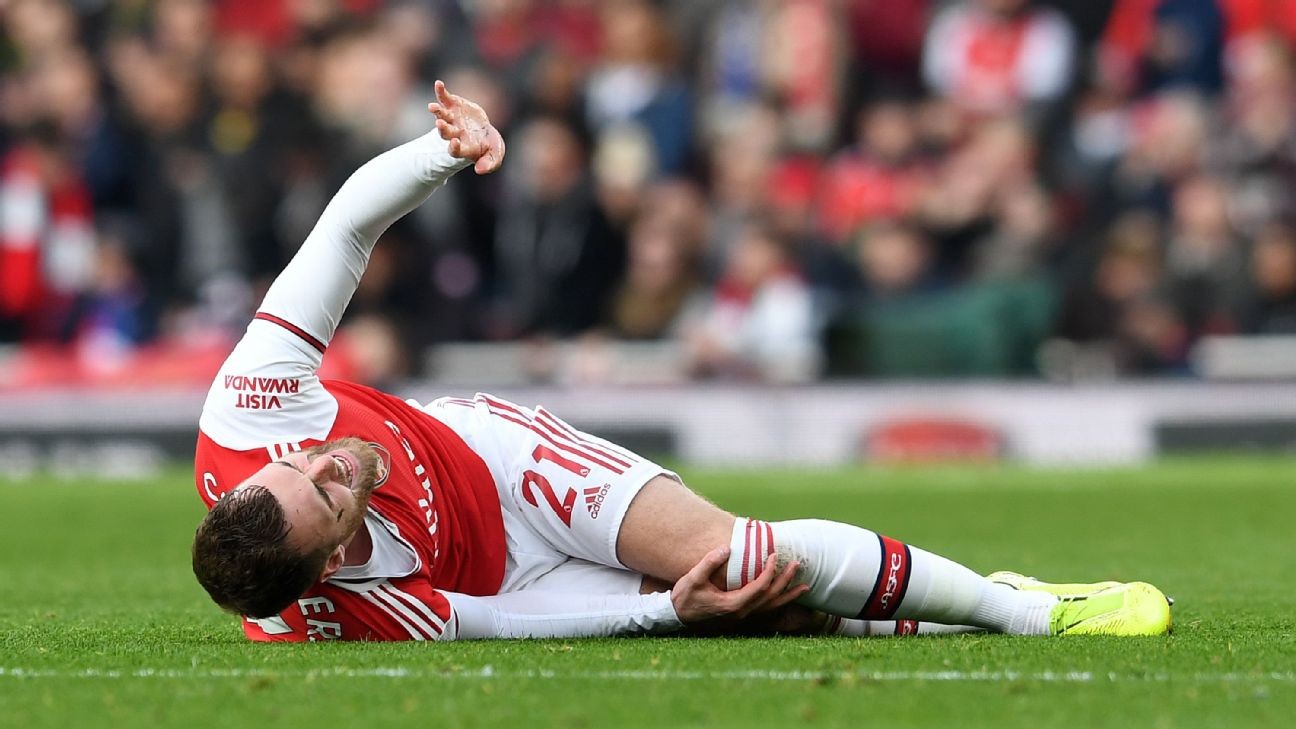Arsenal's Calum Chambers to miss rest of Premier League season with knee injury