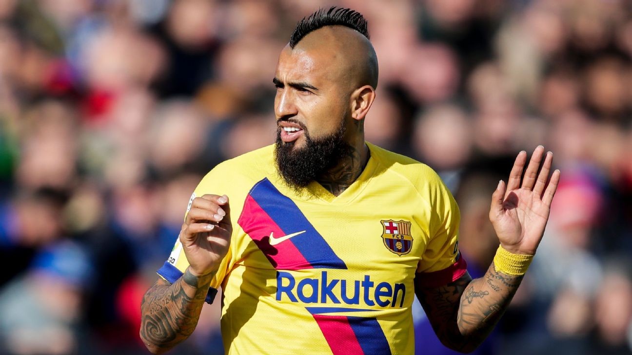 Arturo Vidal's Barcelona lawsuit won't affect playing status - boss