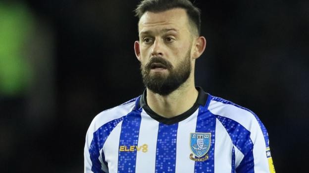 Steven Fletcher: Sheffield Wednesday striker out for up to 10 weeks with knee injury