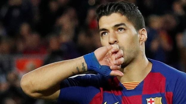 Barcelona forward Luis Suarez to have surgery on right knee
