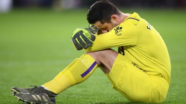 Lukasz Fabianski: West Ham goalkeeper to have scan on hip injury