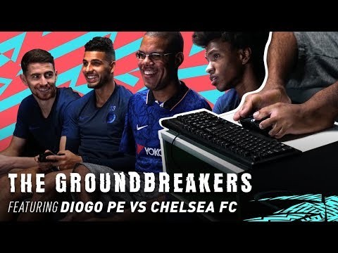 Diogo Pé Plays FIFA With His Feet Against Willian, Emerson and Jorginho