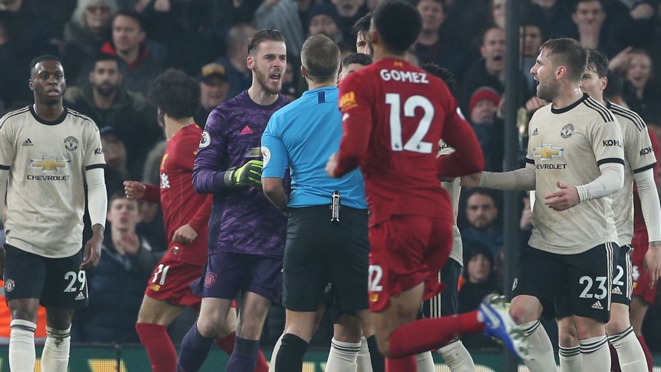 Solskjaer: United players right to surround ref during Liverpool defeat
