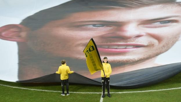 Emiliano Sala: Nantes pay tribute to Argentine striker