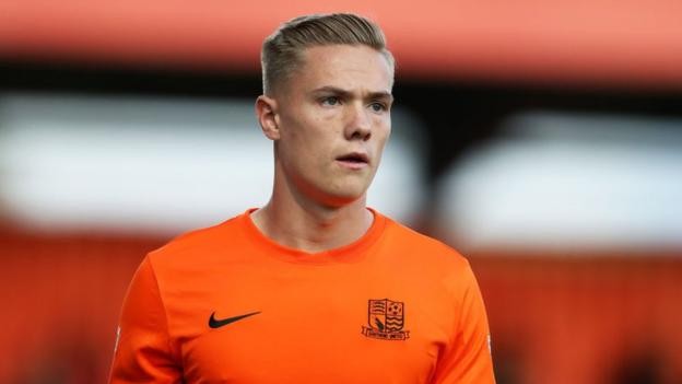 Manchester United sign keeper Nathan Bishop from Southend Utd